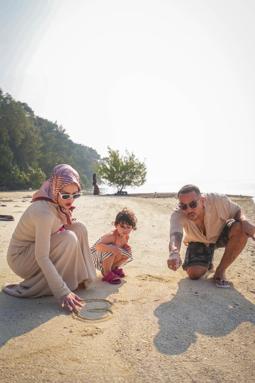 Ricky Komo bersama Keluarga